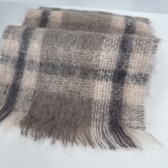 Vintage Foxford 9x57 Ireland Mohair Wool Plaid Scarf | Cream and Gray - Picture 6 of 7